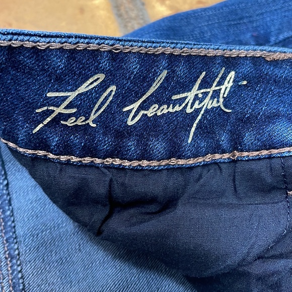 White House / Black Market Walking Short - Picture 6 of 8